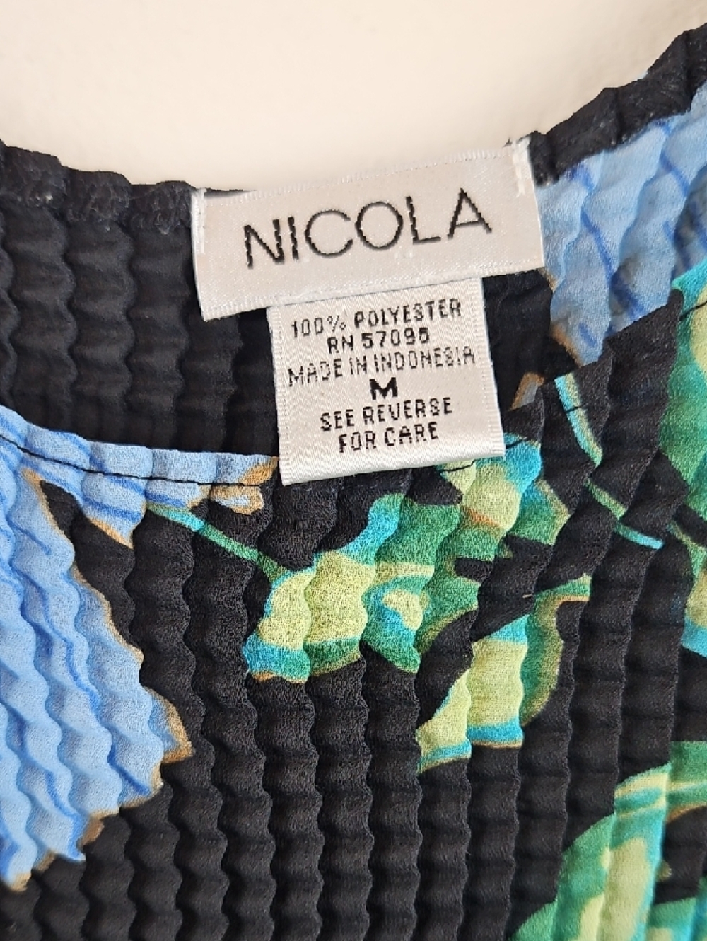 NICOLA Black Sheer Floral Button-Front Blouse with Blue Floral Tank Size Medium - Picture 7 of 8